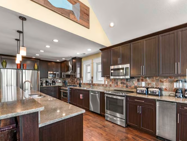 Luxurious Oceanfront Estate in Kill Devil Hills - Perfect for Large Groups